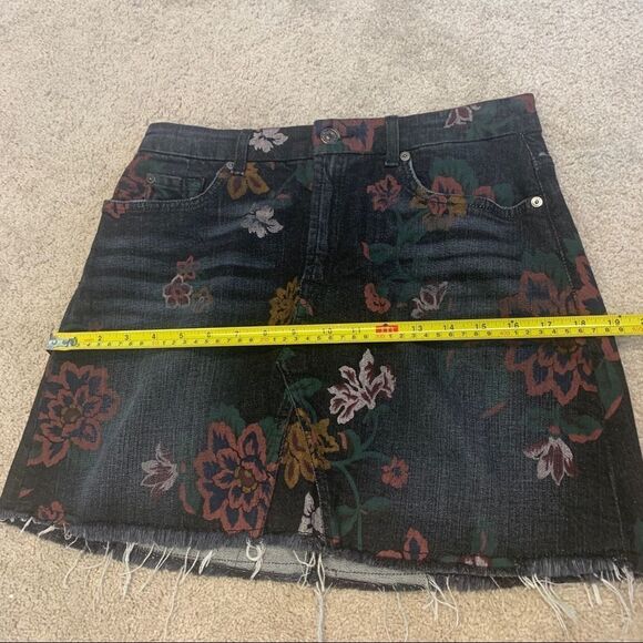 7 For All Mankind Skirt Size 27 Denim Mini A Line Floral Art Raw Hem Black - Picture 10 of 14